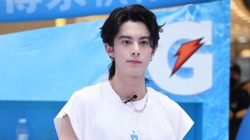 王鹤棣爆料女友视频,甜蜜视频引网友热议